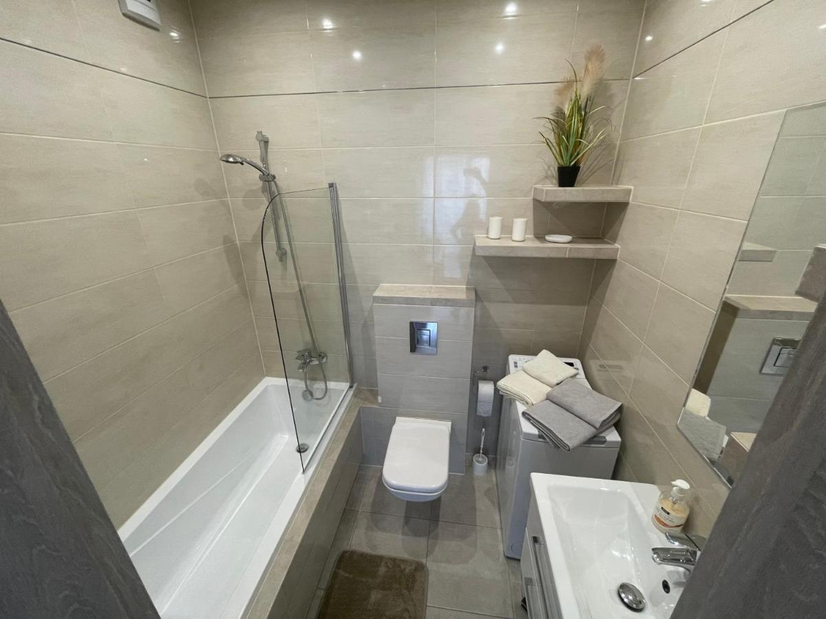 Apartament Nowoczesny Komfortowy Kustronia Z Garazem Balkonem Wanna Bielsko-Biala Bagian luar foto